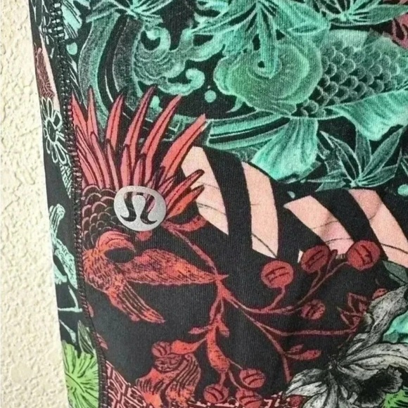 Lululemon Speed Up Tight Full-On Luxtreme 28" size 4 - Picture 5 of 5